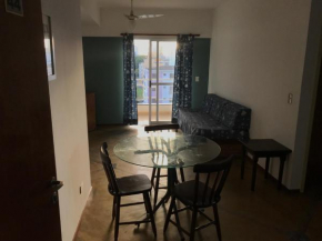 Apartamento amplo com sacada na praia do Tombo